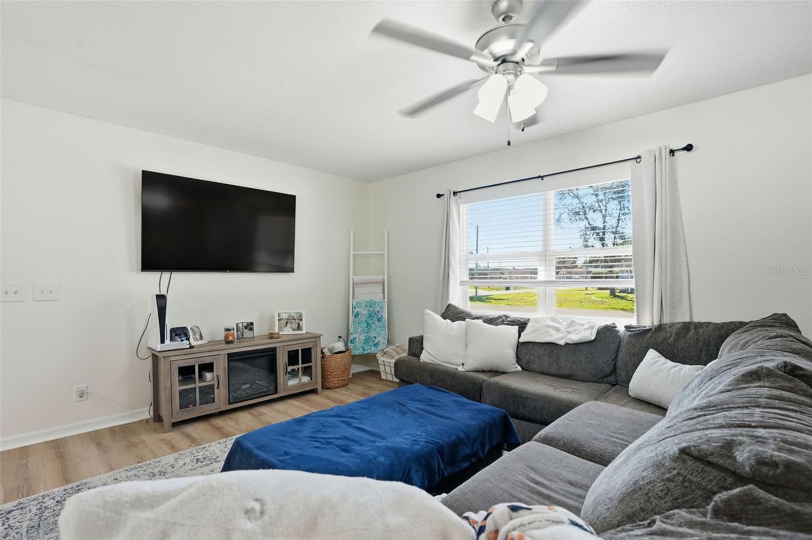 Listing photo id 10 for 2353 Bishop Road