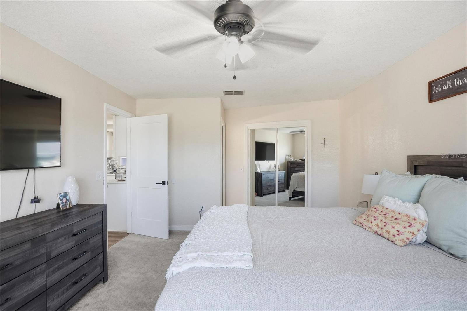 Listing photo id 14 for 2353 Bishop Road