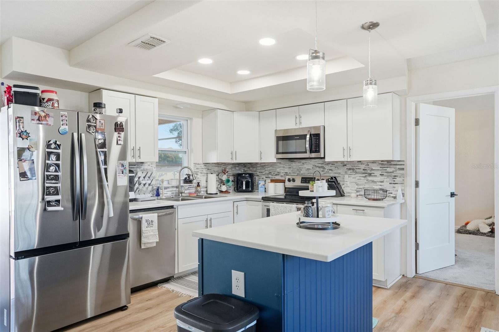 Listing photo id 2 for 2353 Bishop Road