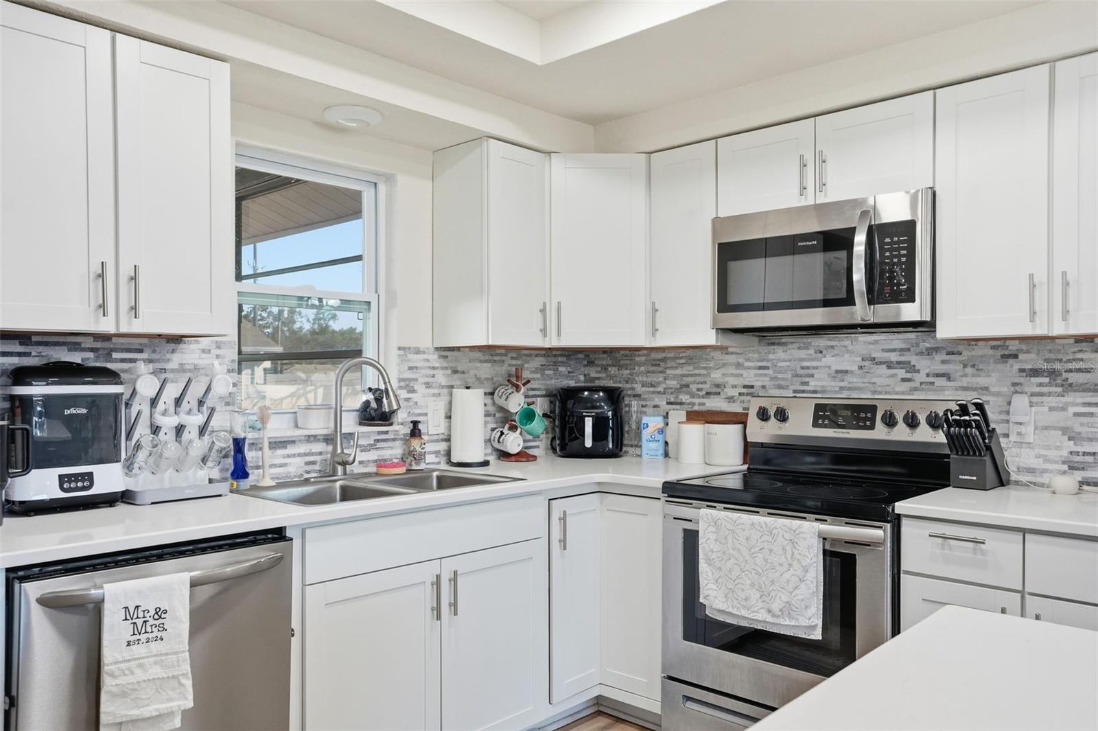 Listing photo id 4 for 2353 Bishop Road