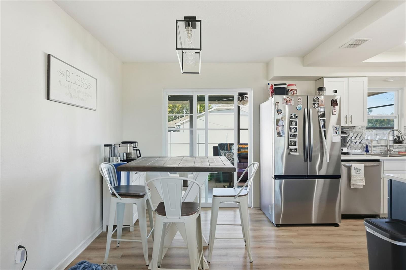 Listing photo id 6 for 2353 Bishop Road