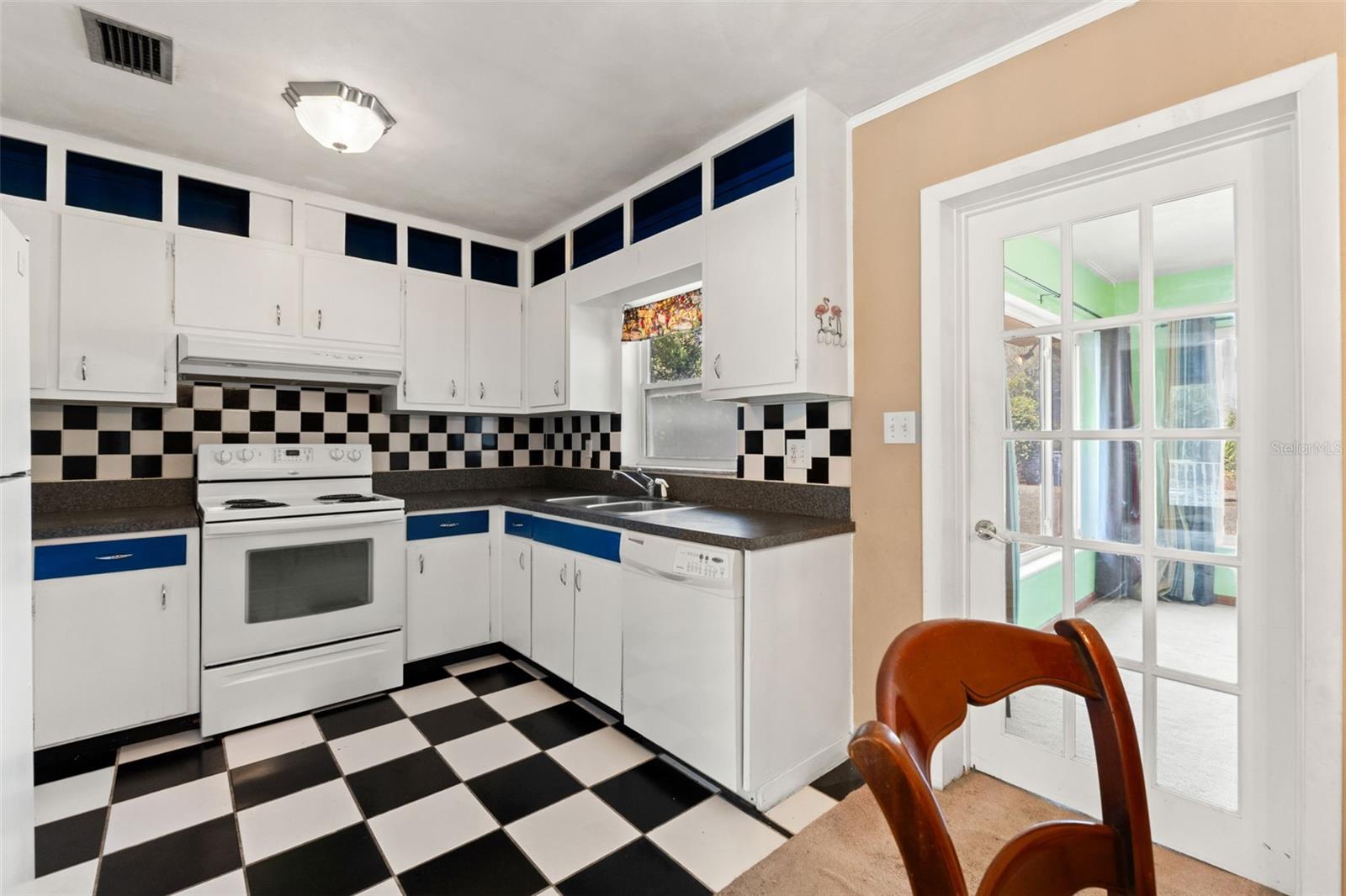 Image 20 of 59 For 5067 Mockingbird Drive