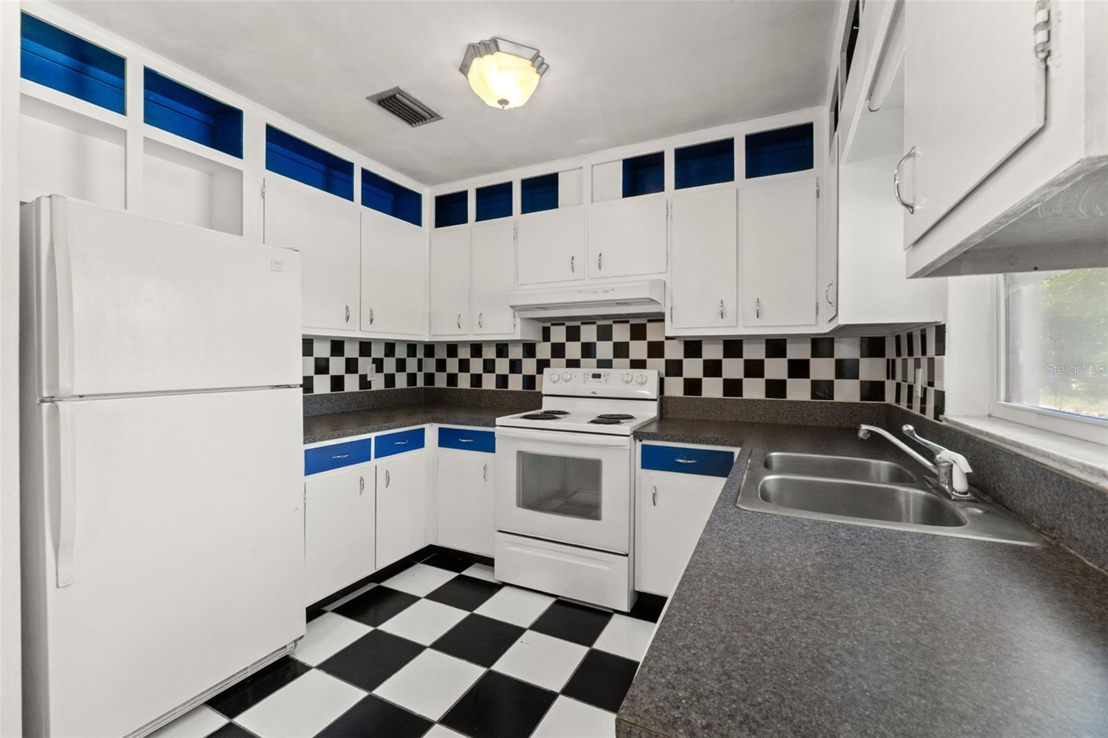 Image 21 of 59 For 5067 Mockingbird Drive