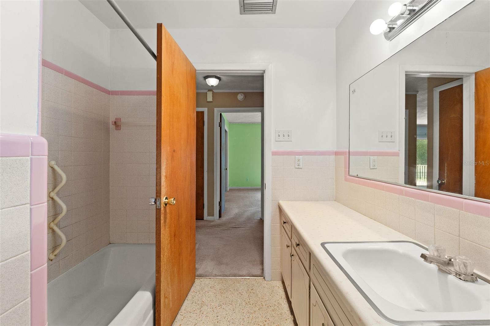 Image 26 of 59 For 5067 Mockingbird Drive