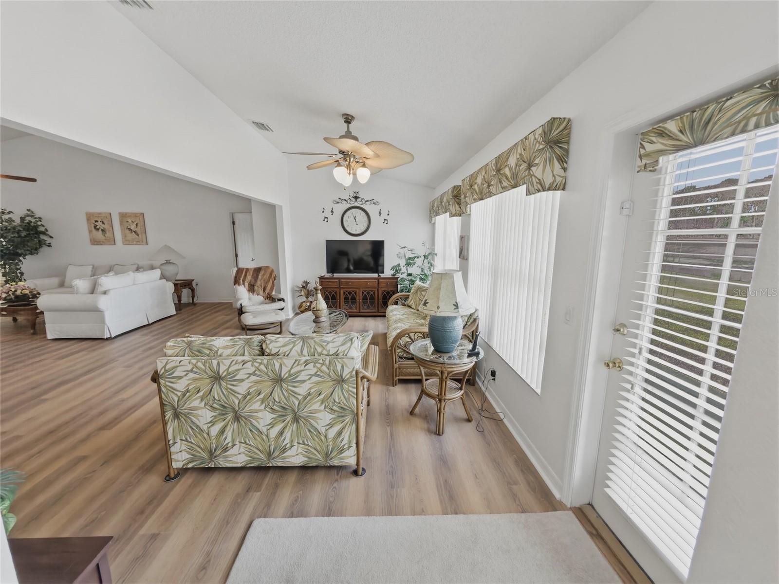 Image 26 of 68 For 11131 Hollander Avenue