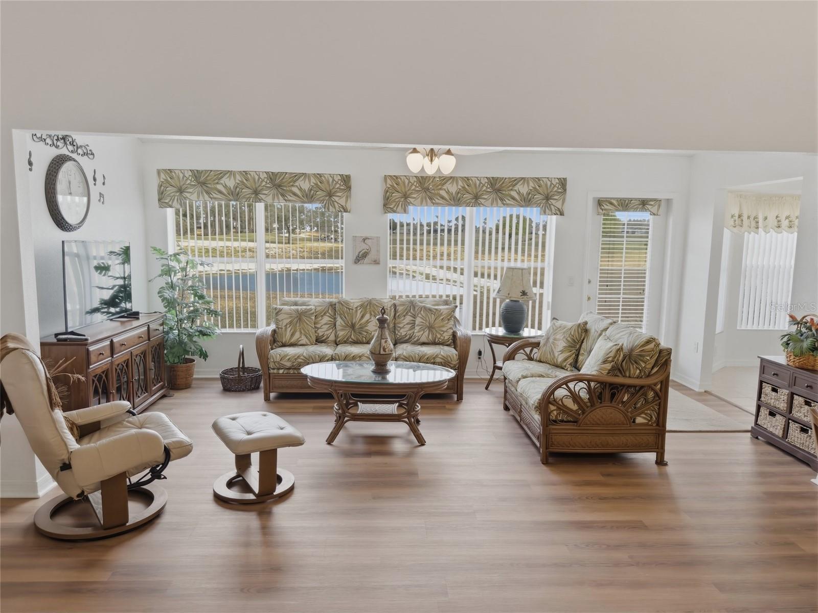 Image 27 of 68 For 11131 Hollander Avenue