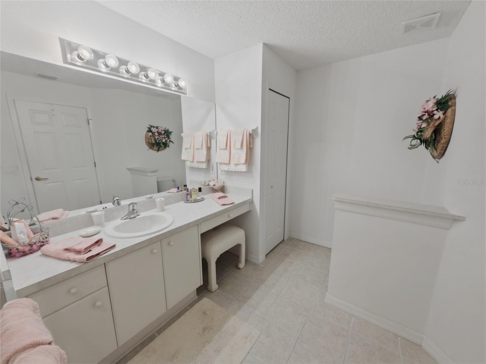 Image 33 of 68 For 11131 Hollander Avenue