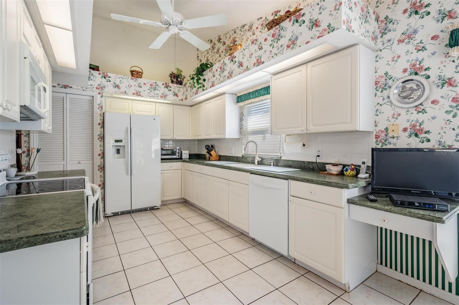 Image 4 of 46 For 9525 Springmeadow Drive