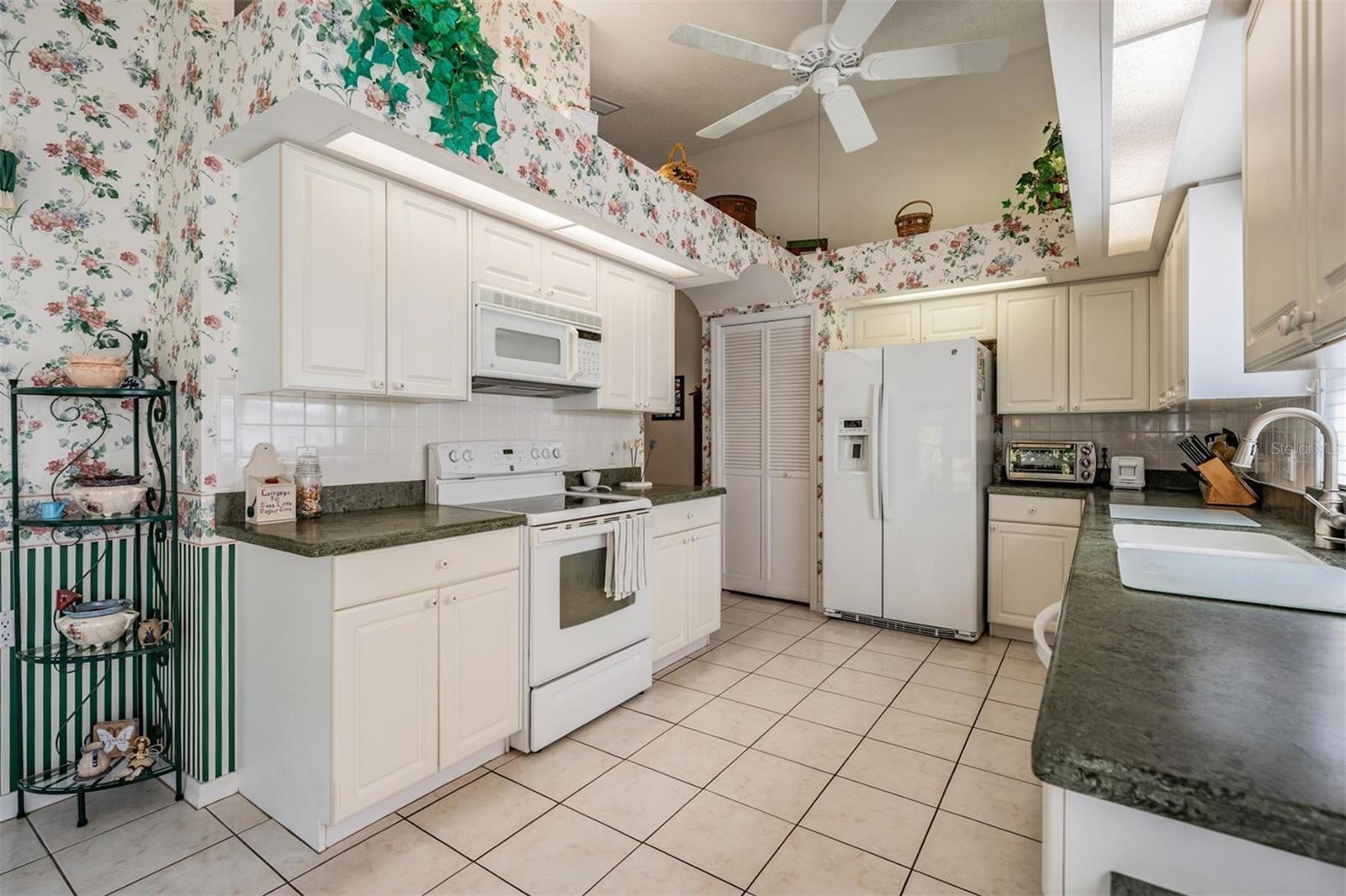 Image 5 of 46 For 9525 Springmeadow Drive