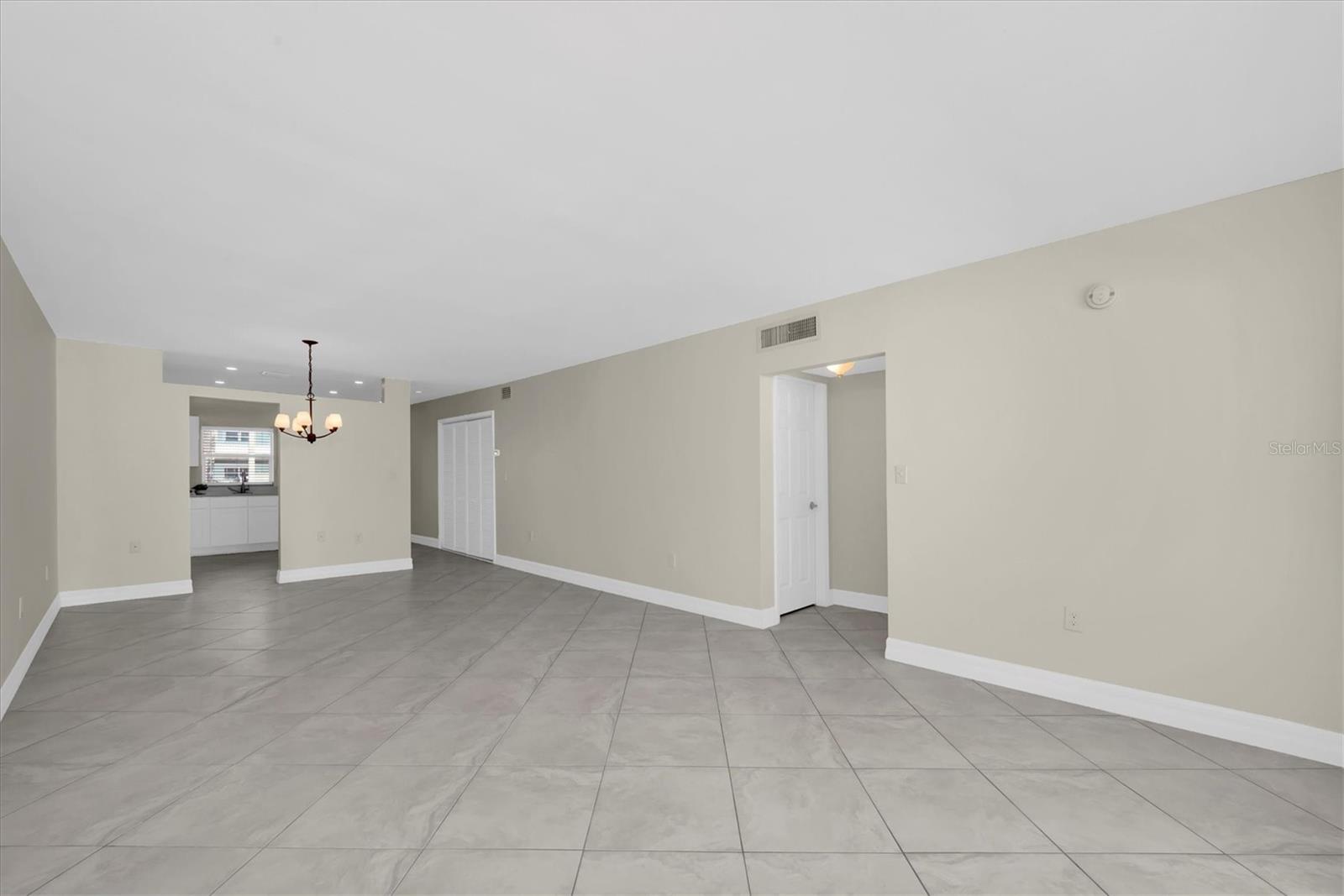 Image 16 of 44 For 8 Glencoe Place 105