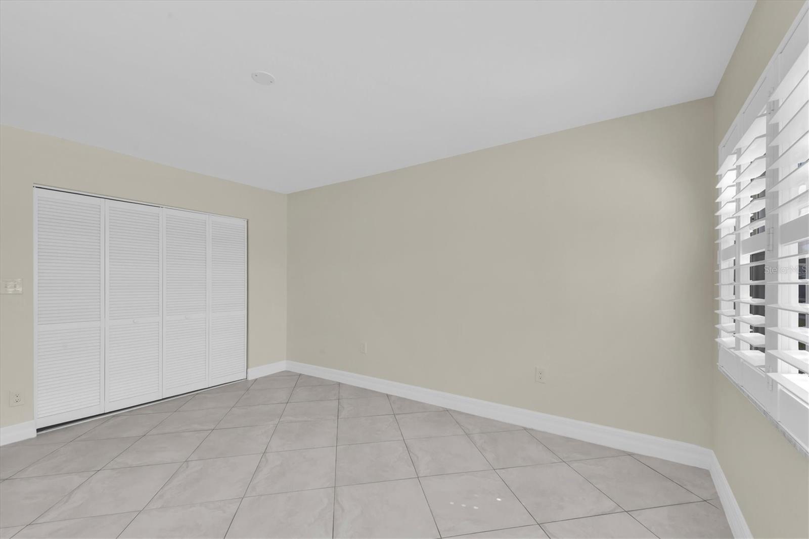 Image 22 of 44 For 8 Glencoe Place 105