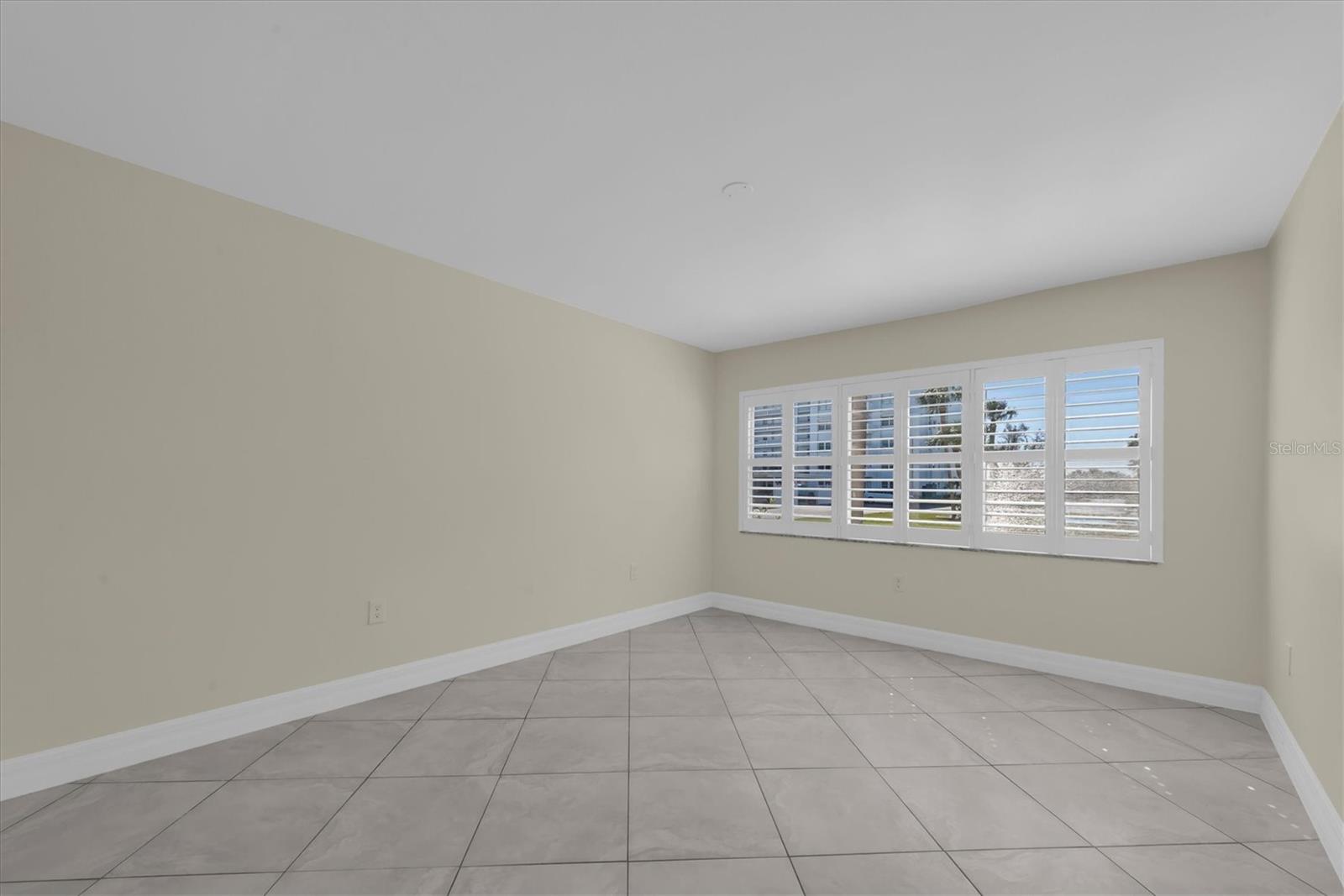 Image 23 of 44 For 8 Glencoe Place 105