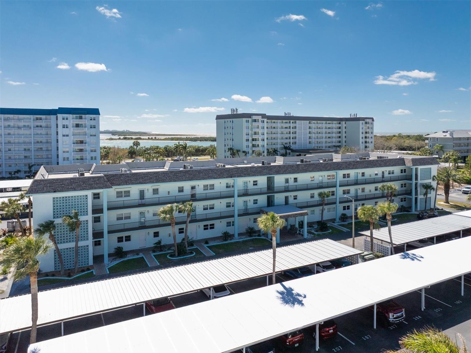 Image 35 of 44 For 8 Glencoe Place 105