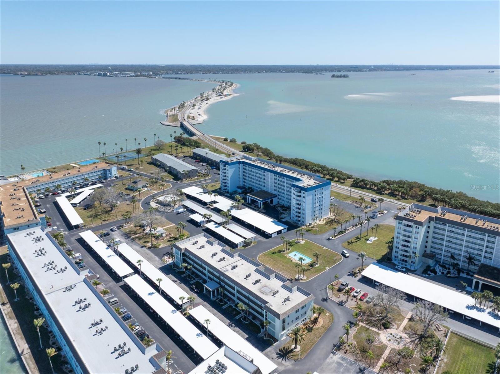 Image 36 of 44 For 8 Glencoe Place 105