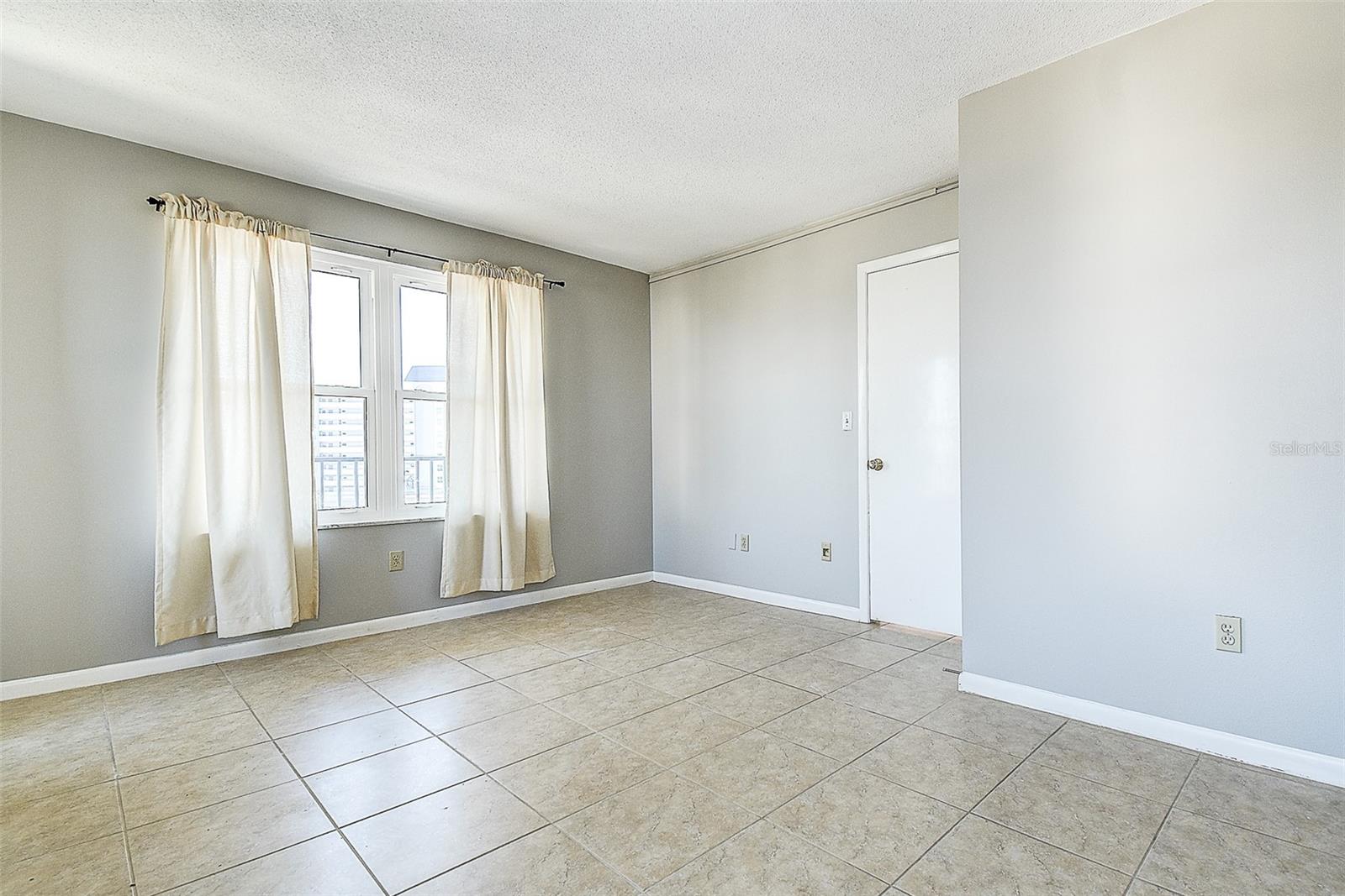 Image 15 of 38 For 5220 Brittany Drive S 509