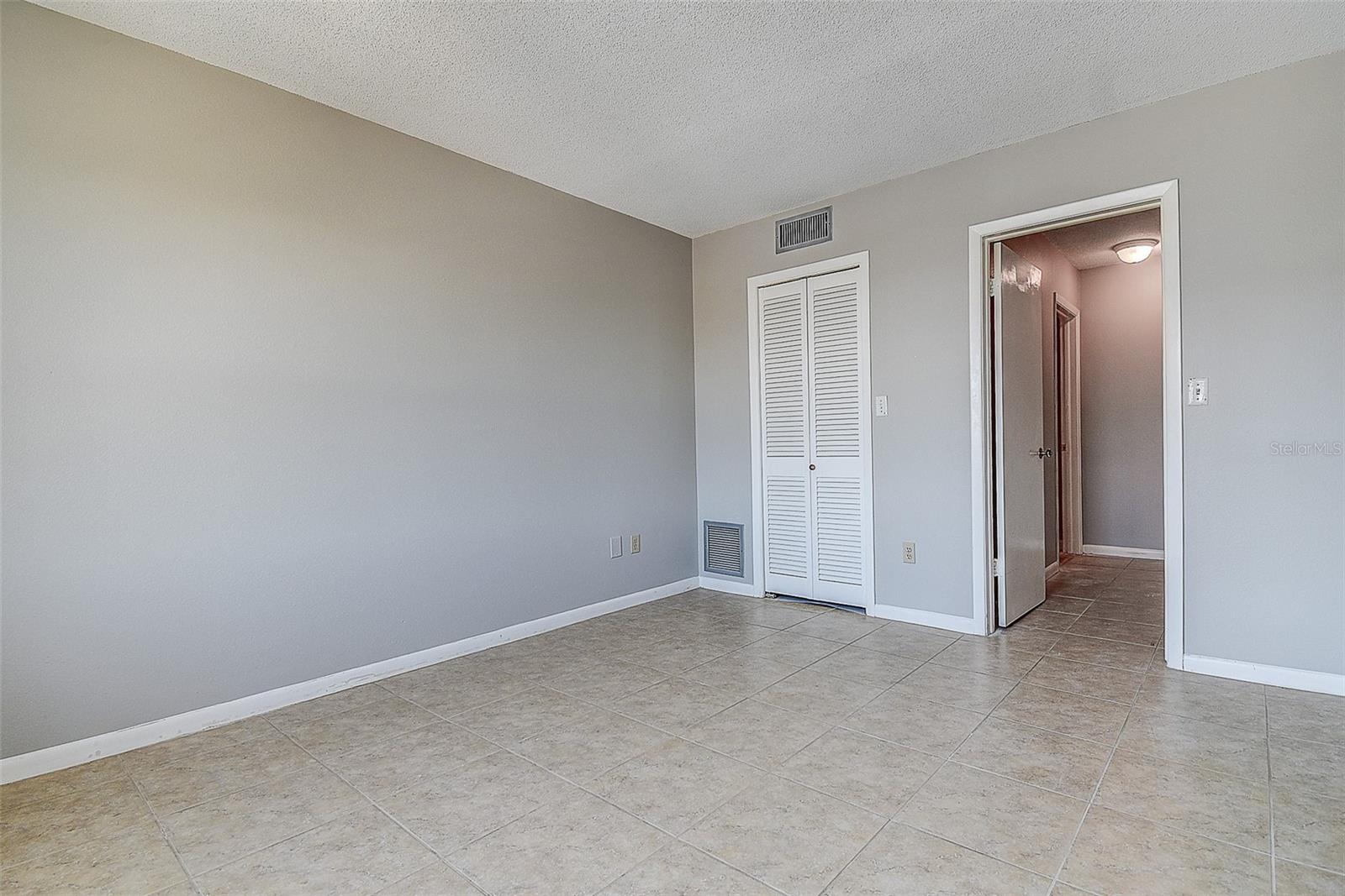 Image 22 of 38 For 5220 Brittany Drive S 509