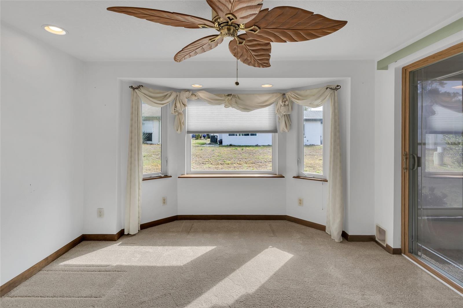 Image 15 of 37 For 12302 Quail Run Row