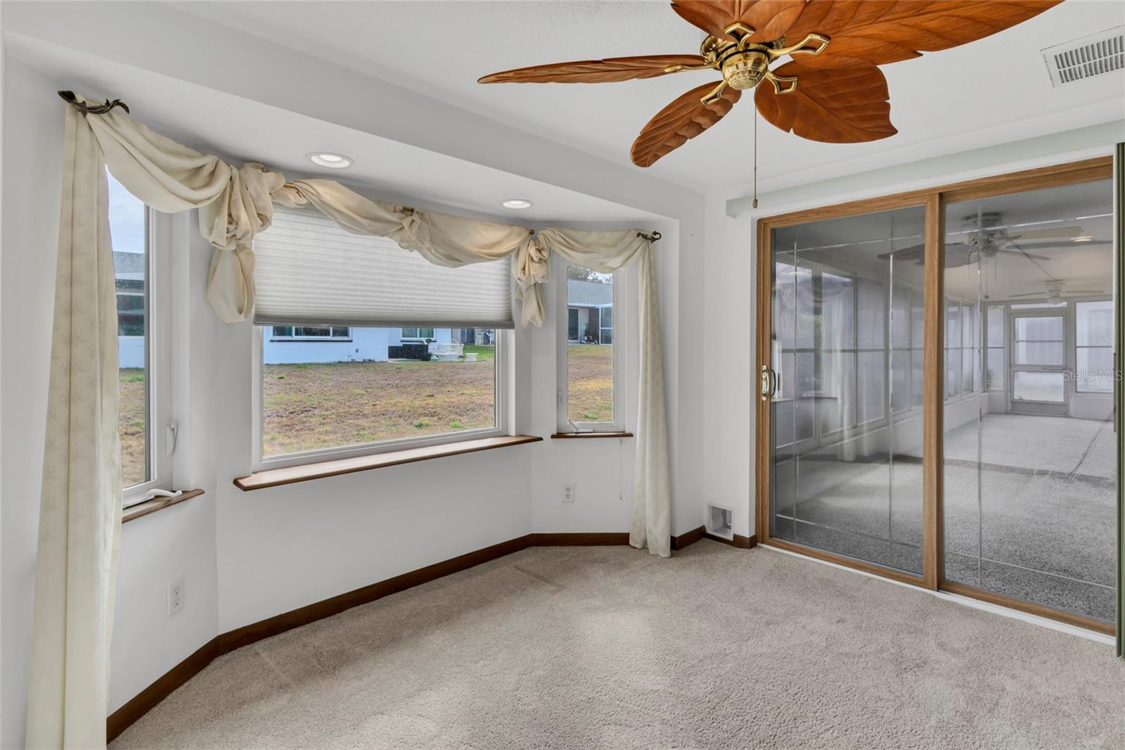 Image 16 of 37 For 12302 Quail Run Row