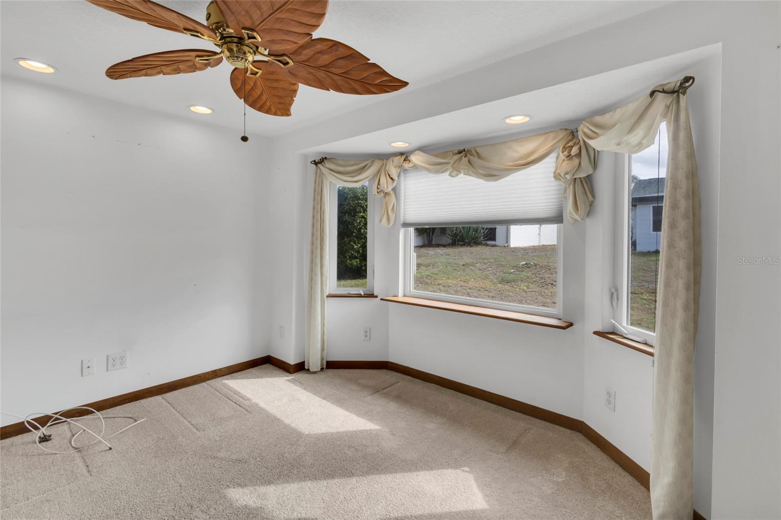 Image 17 of 37 For 12302 Quail Run Row