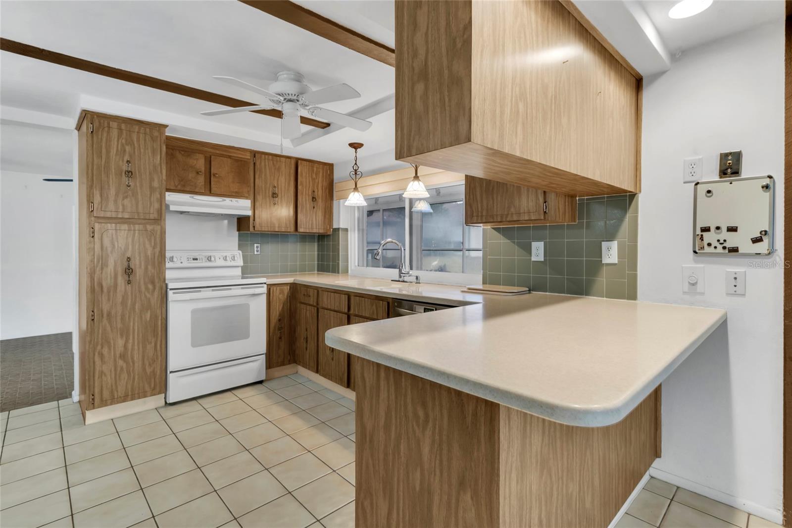 Image 21 of 37 For 12302 Quail Run Row