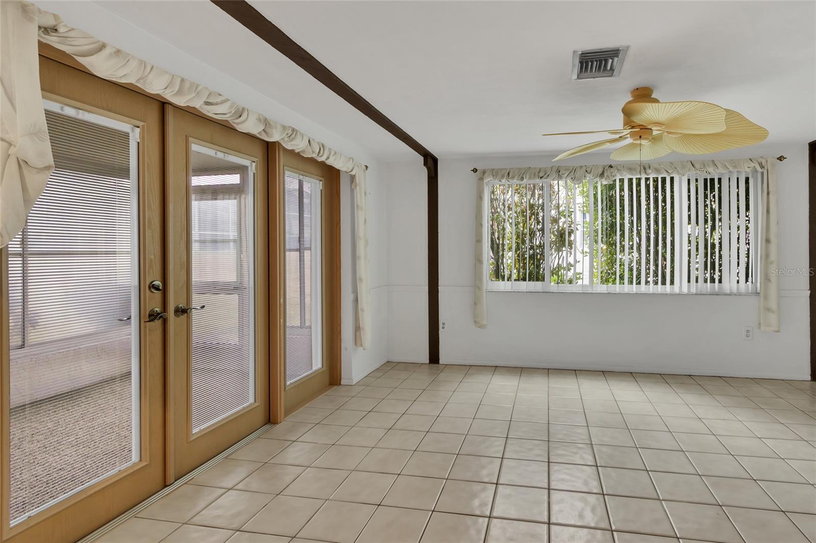 Image 24 of 37 For 12302 Quail Run Row