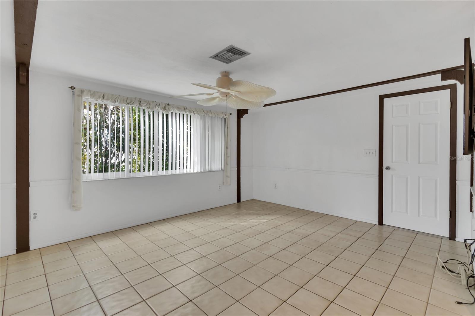 Image 25 of 37 For 12302 Quail Run Row