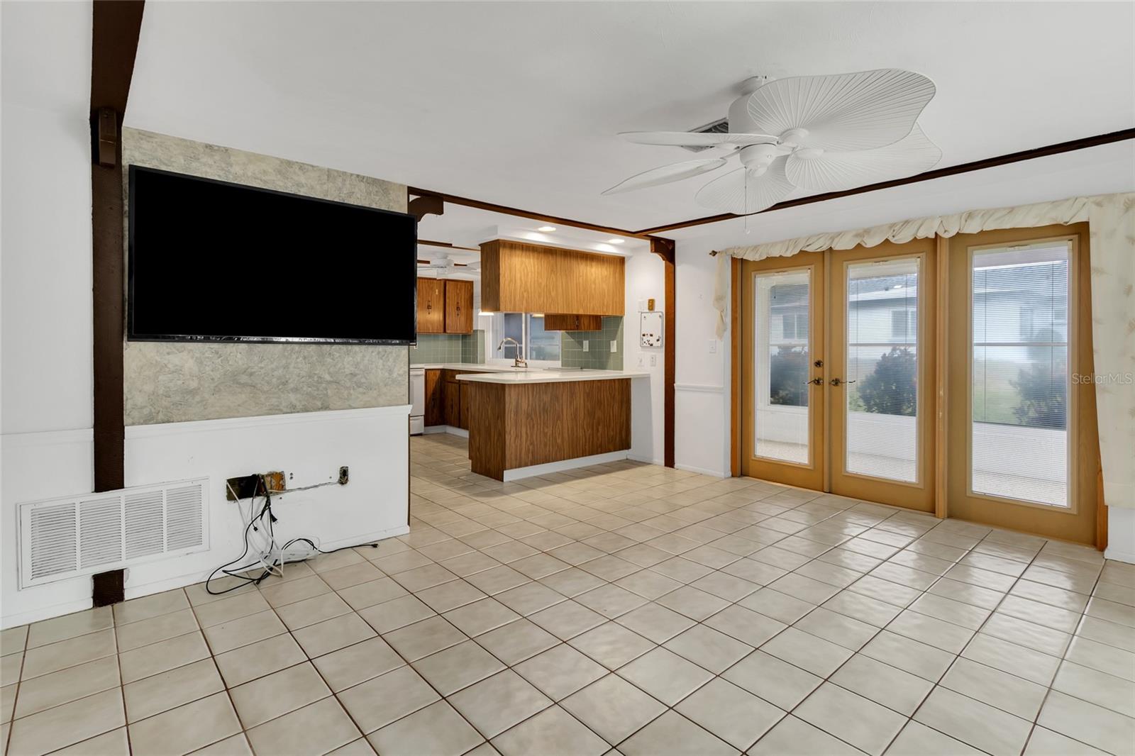 Image 26 of 37 For 12302 Quail Run Row