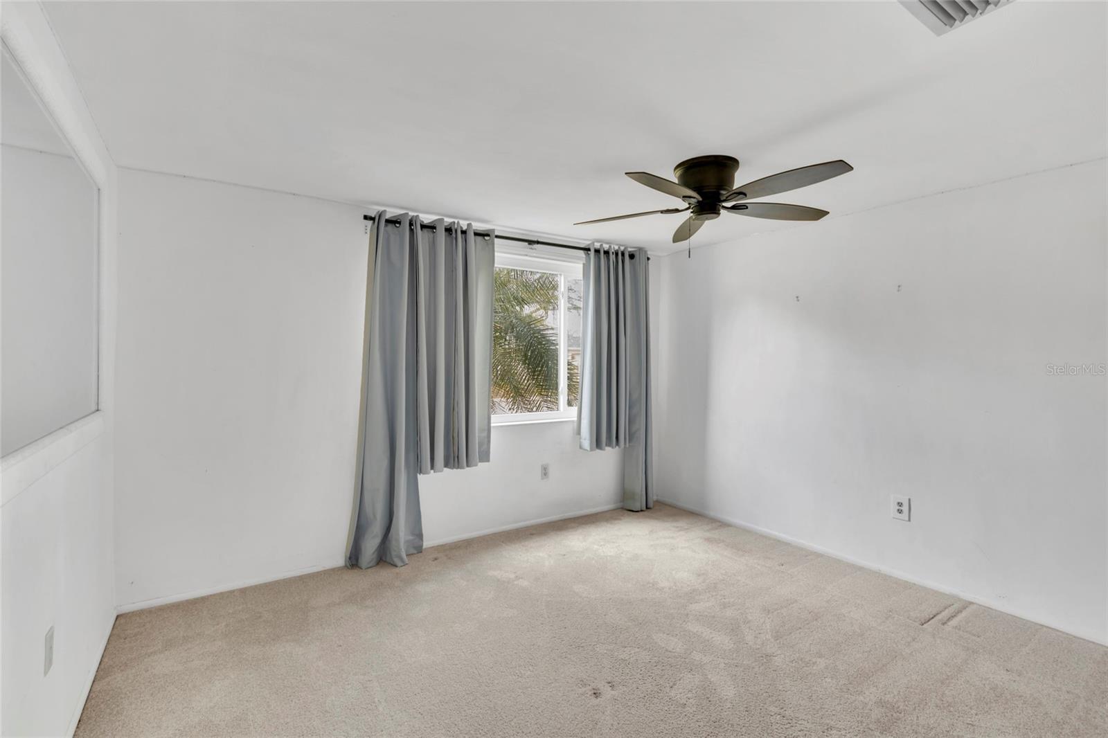 Image 28 of 37 For 12302 Quail Run Row