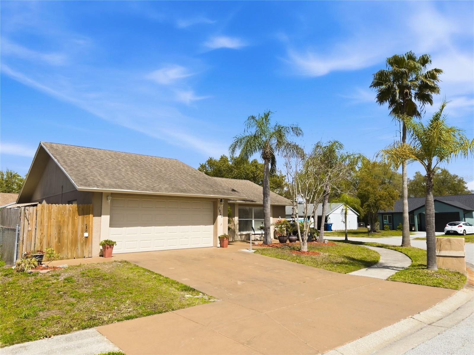 Image 2 of 50 For 7923 Adelaide Loop