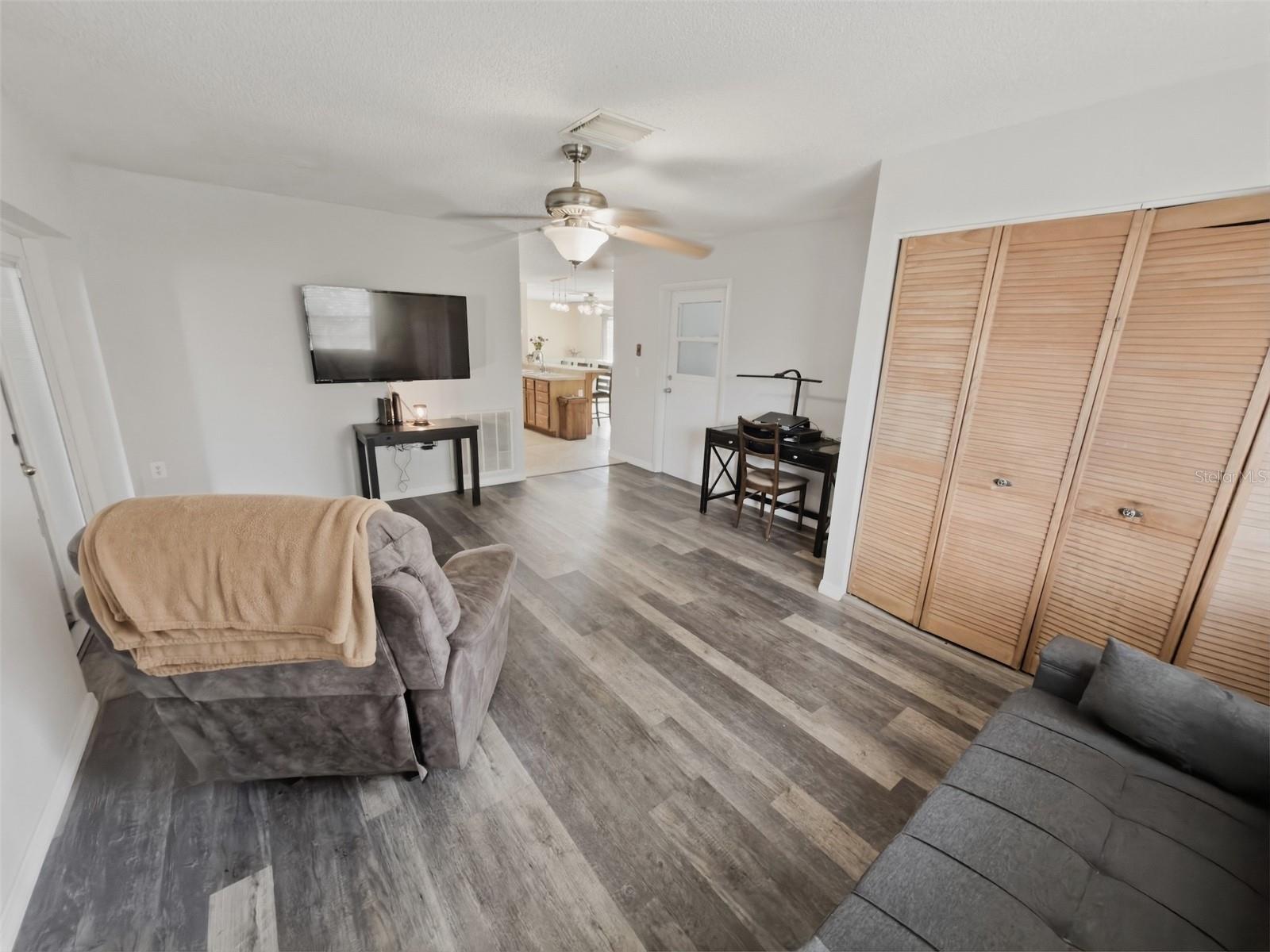 Image 21 of 50 For 7923 Adelaide Loop