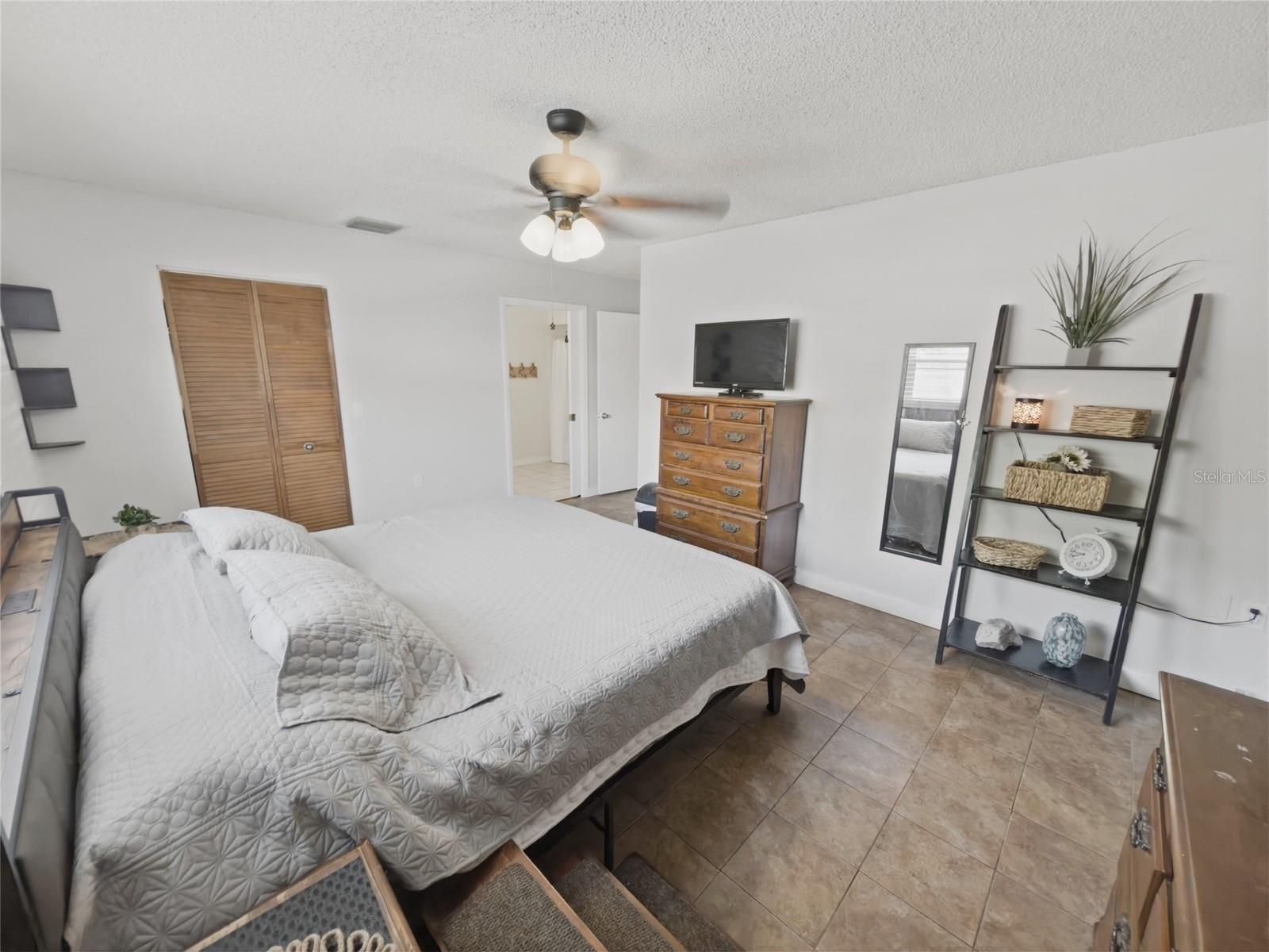 Image 27 of 50 For 7923 Adelaide Loop