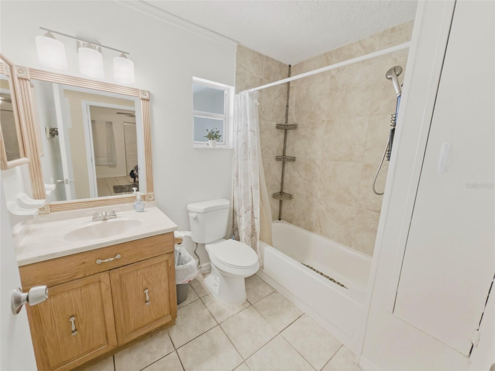 Image 32 of 50 For 7923 Adelaide Loop