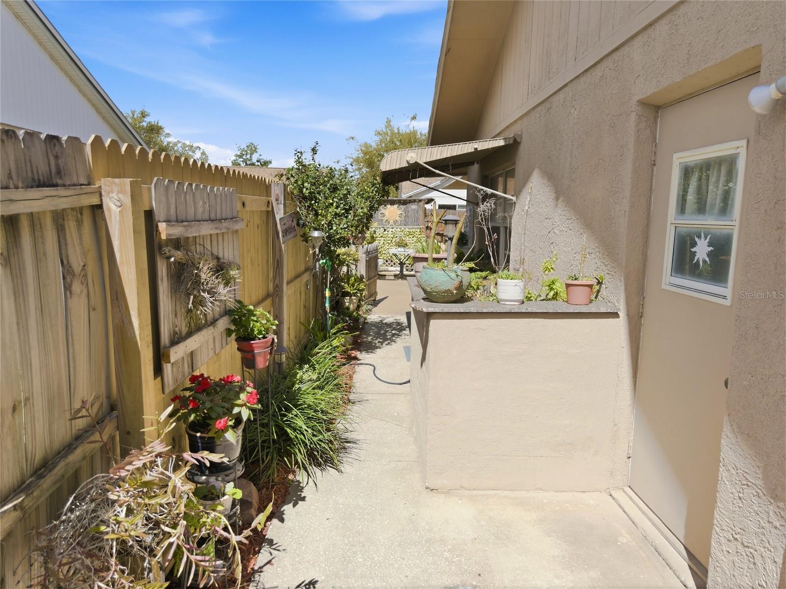 Image 39 of 50 For 7923 Adelaide Loop