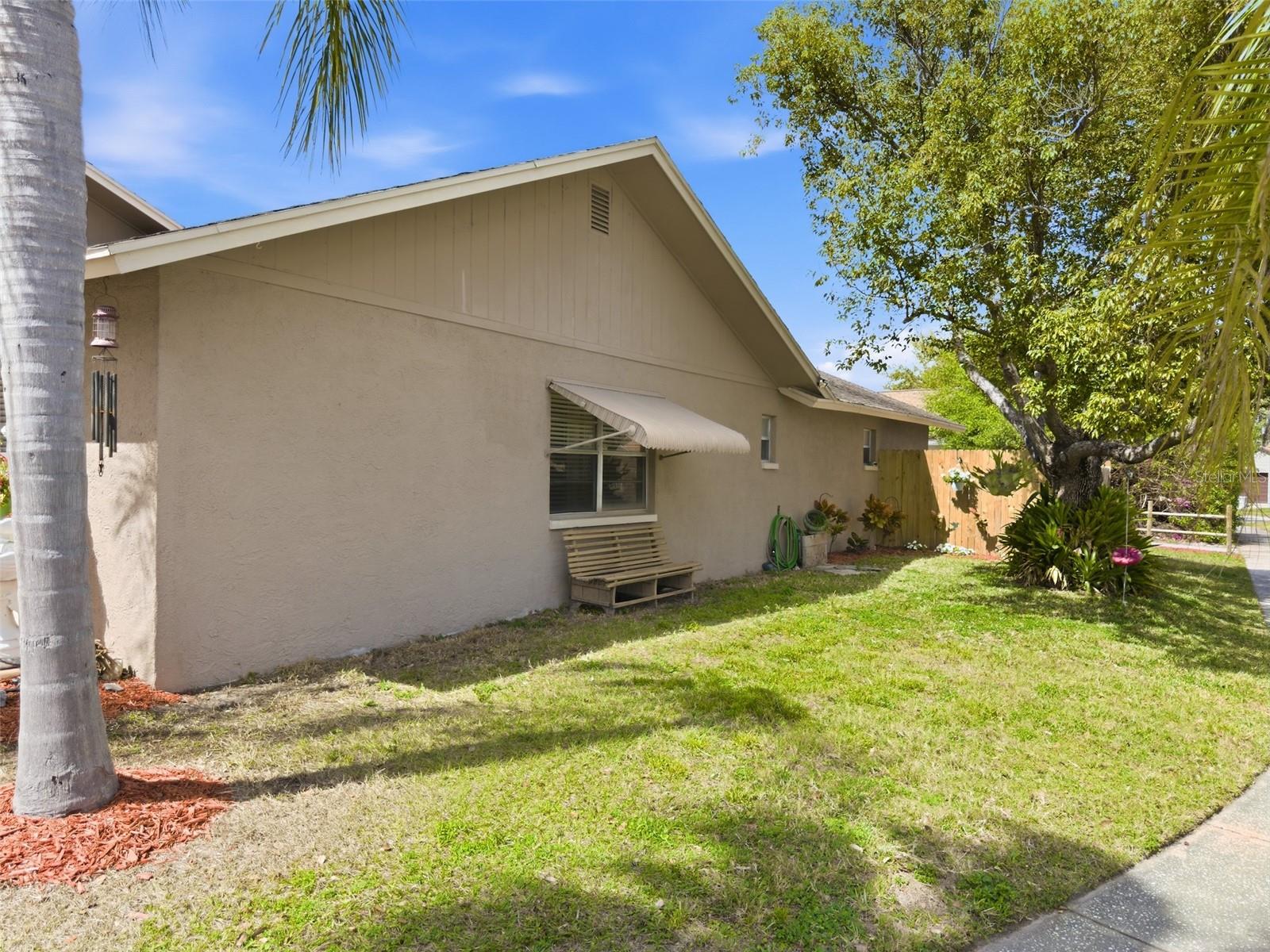 Image 4 of 50 For 7923 Adelaide Loop