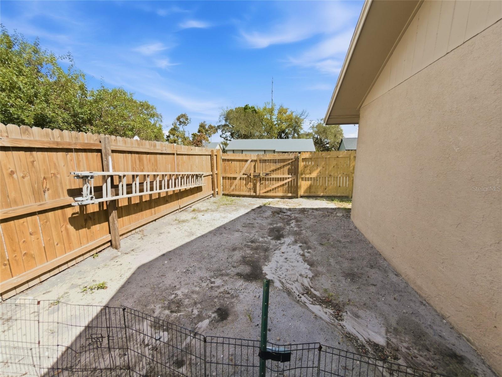 Image 48 of 50 For 7923 Adelaide Loop