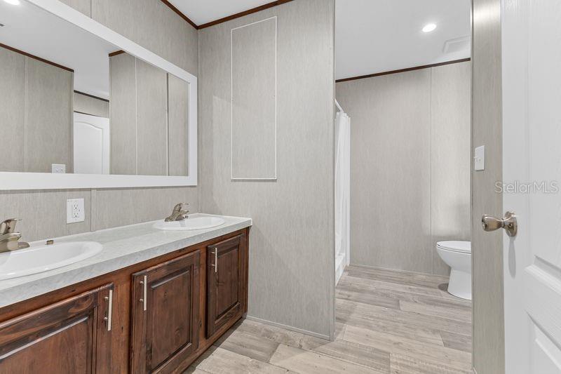 Image 16 of 19 For 15473 157 Point