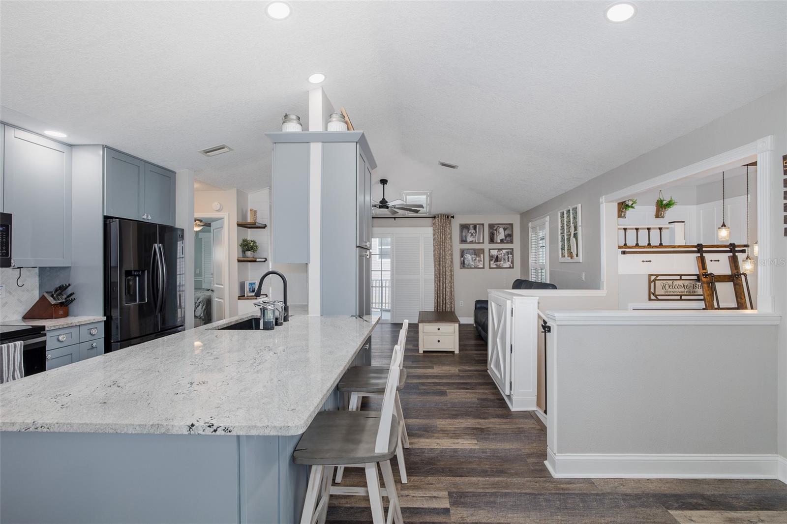 Image 16 of 85 For 8447 Damen Lane