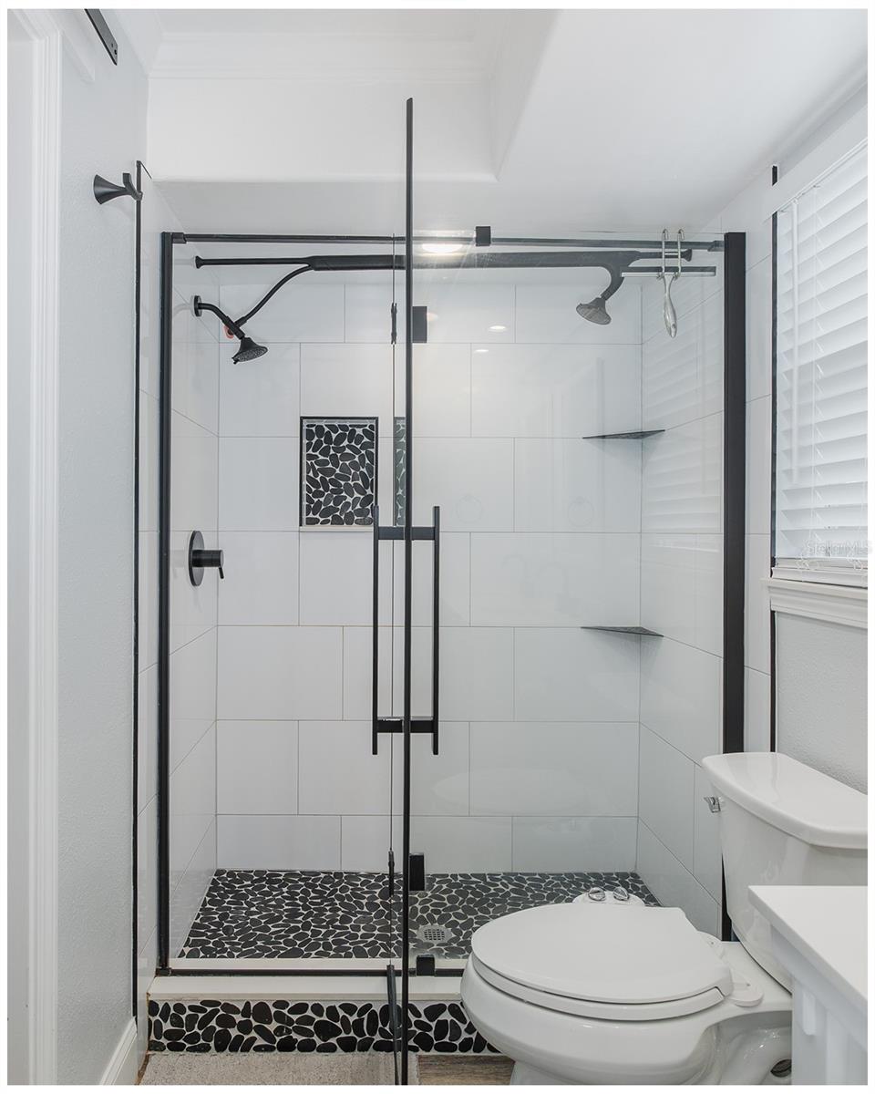 Image 33 of 85 For 8447 Damen Lane