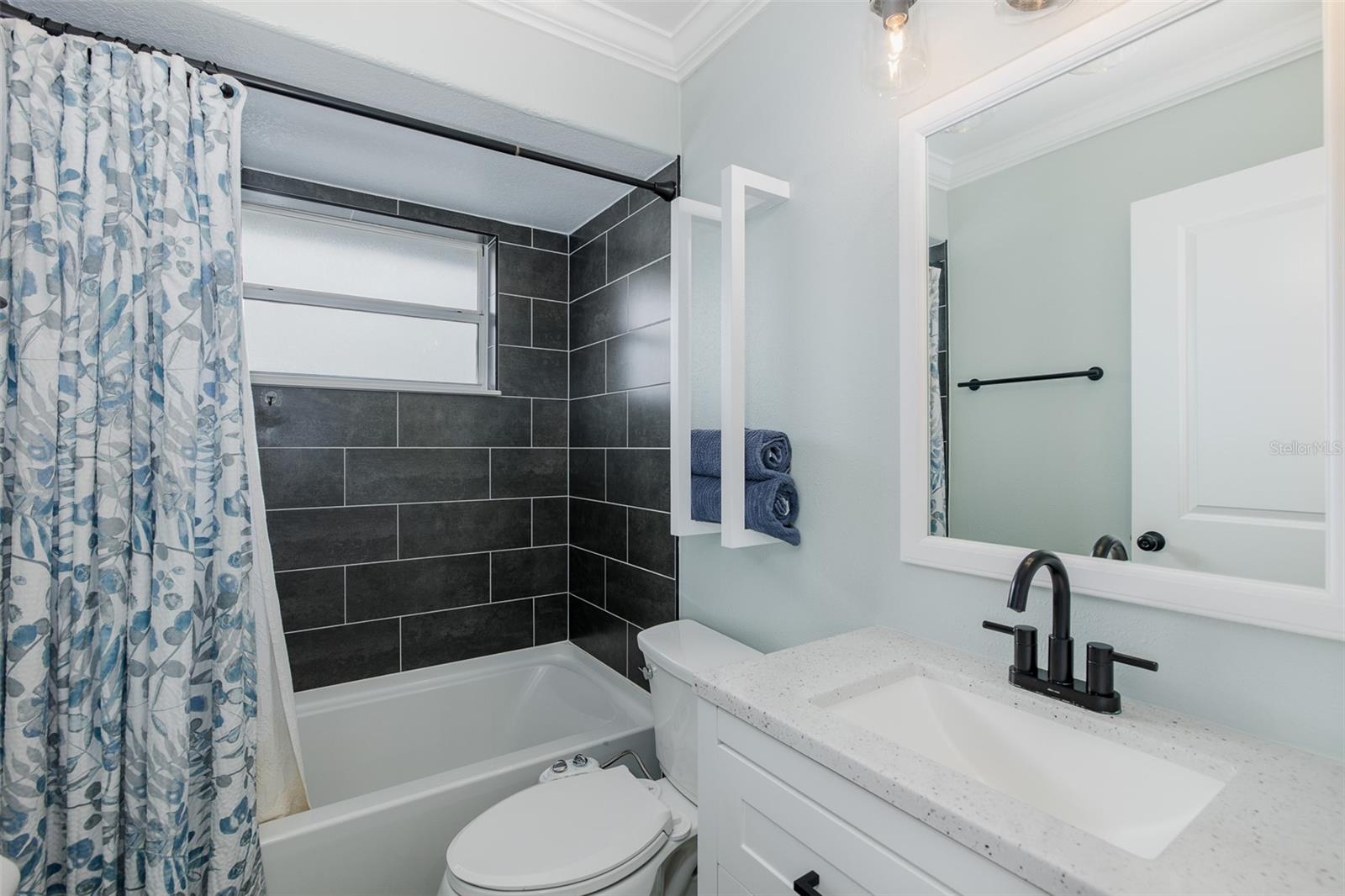 Image 40 of 85 For 8447 Damen Lane