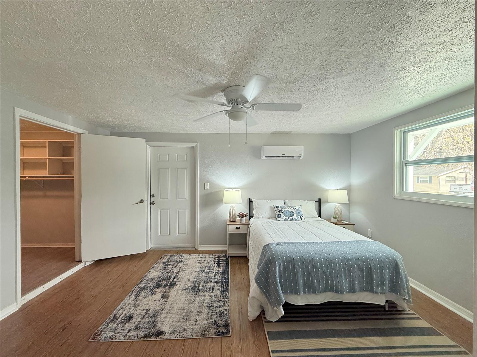 Image 11 of 21 For 4041 Las Vegas Drive