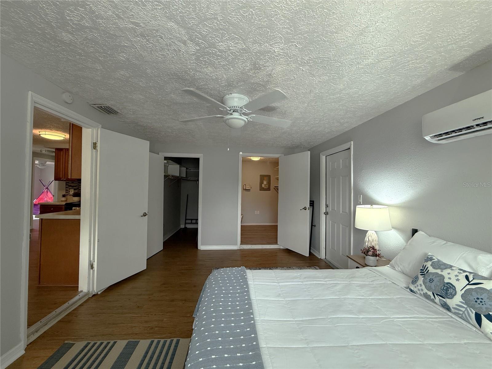 Image 12 of 21 For 4041 Las Vegas Drive