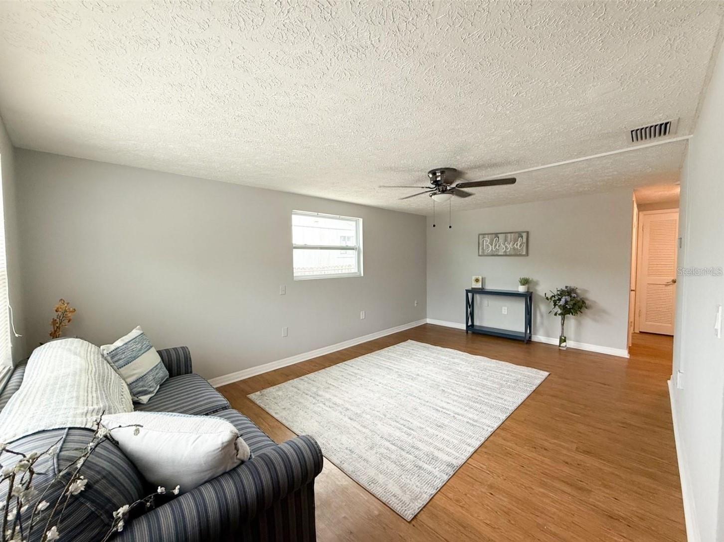 Image 6 of 21 For 4041 Las Vegas Drive