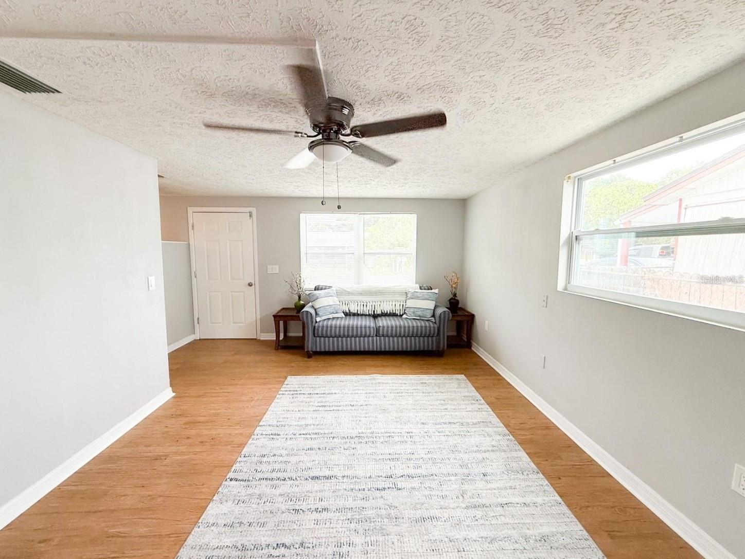 Image 8 of 21 For 4041 Las Vegas Drive