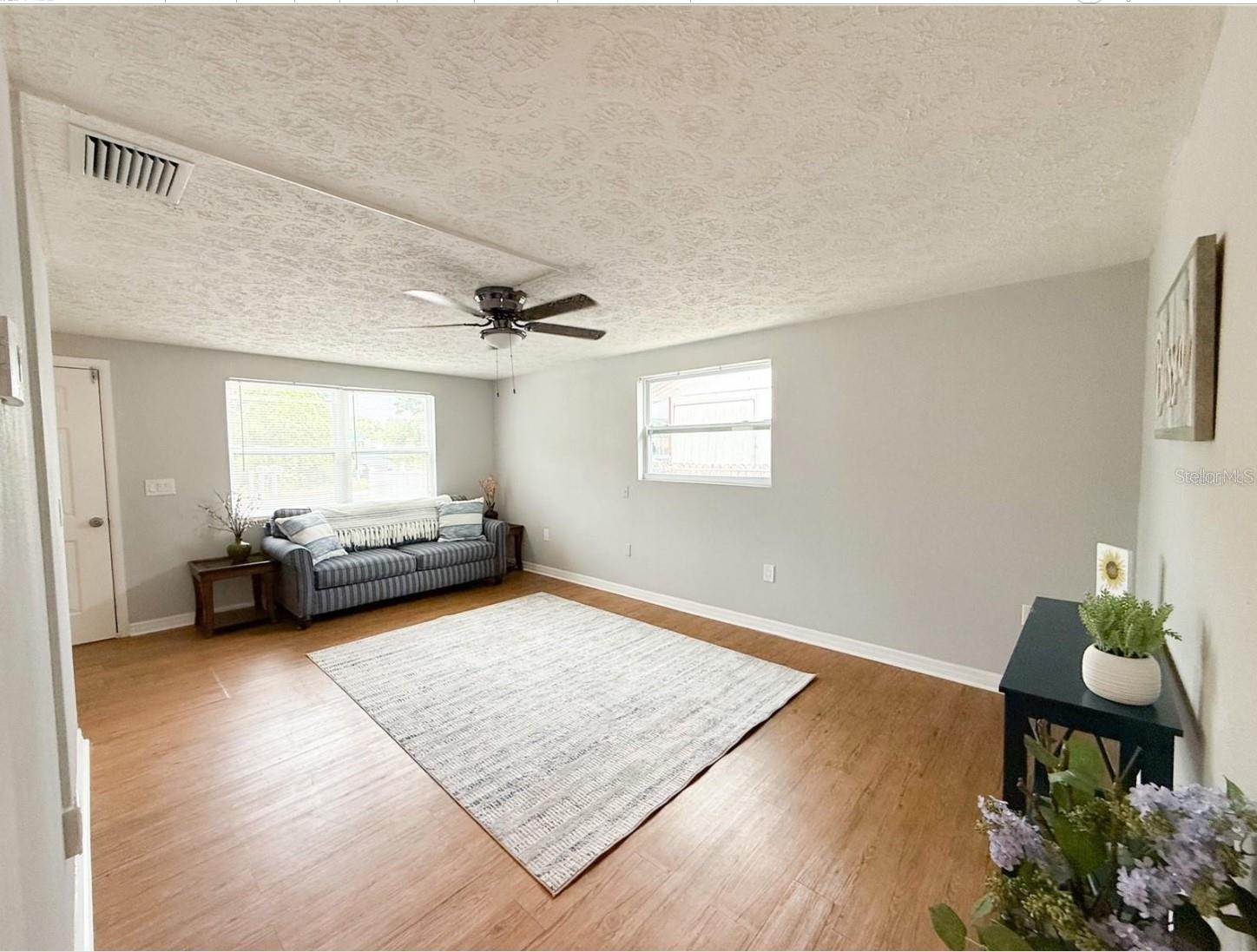 Image 9 of 21 For 4041 Las Vegas Drive