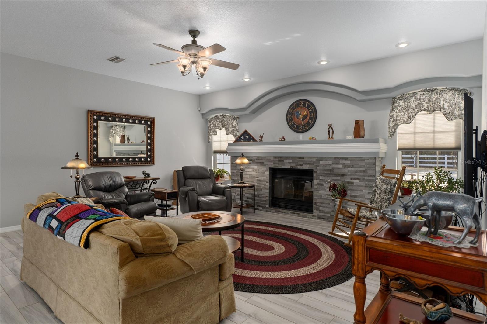 Image 27 of 98 For 4444 Hansen Trail