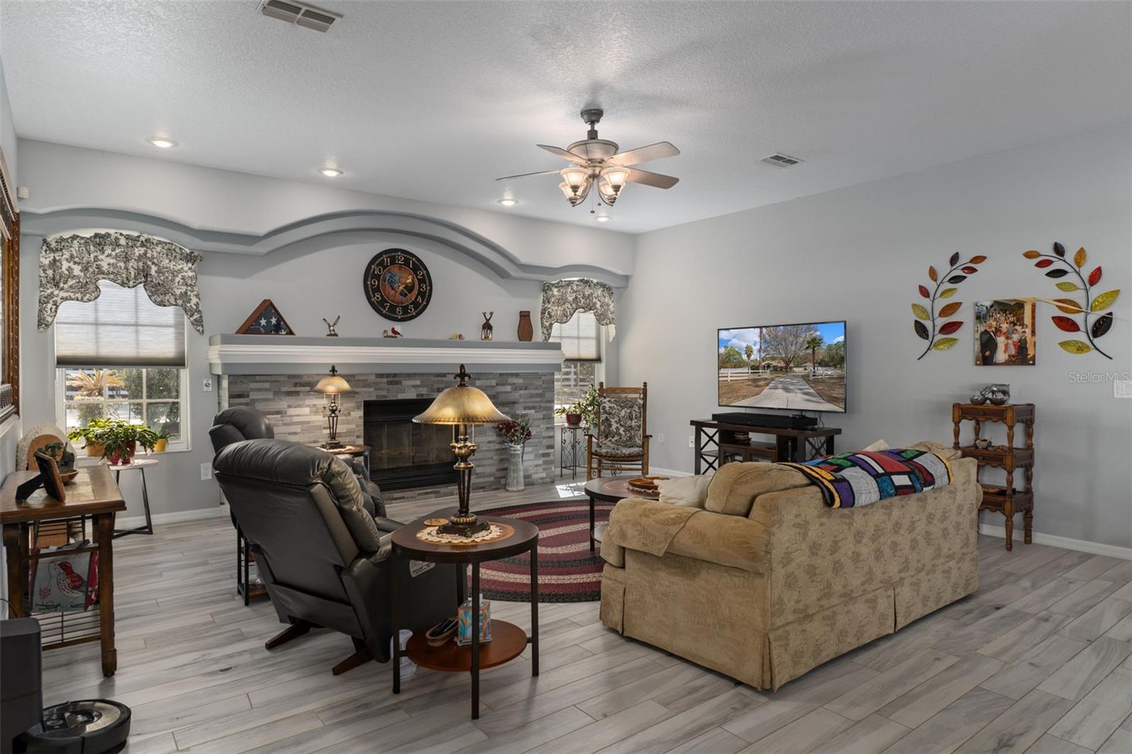 Image 28 of 98 For 4444 Hansen Trail