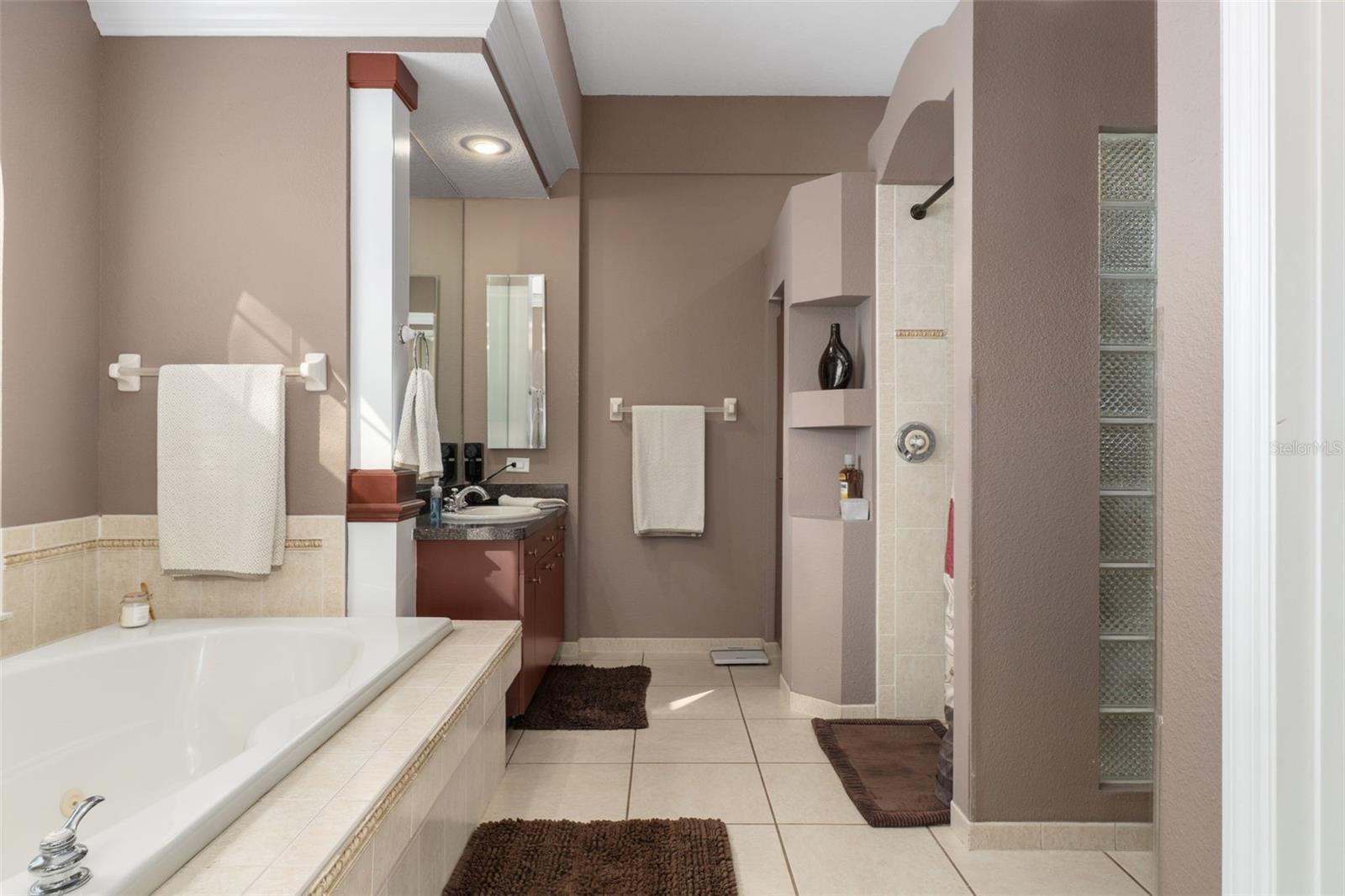 Image 38 of 98 For 4444 Hansen Trail