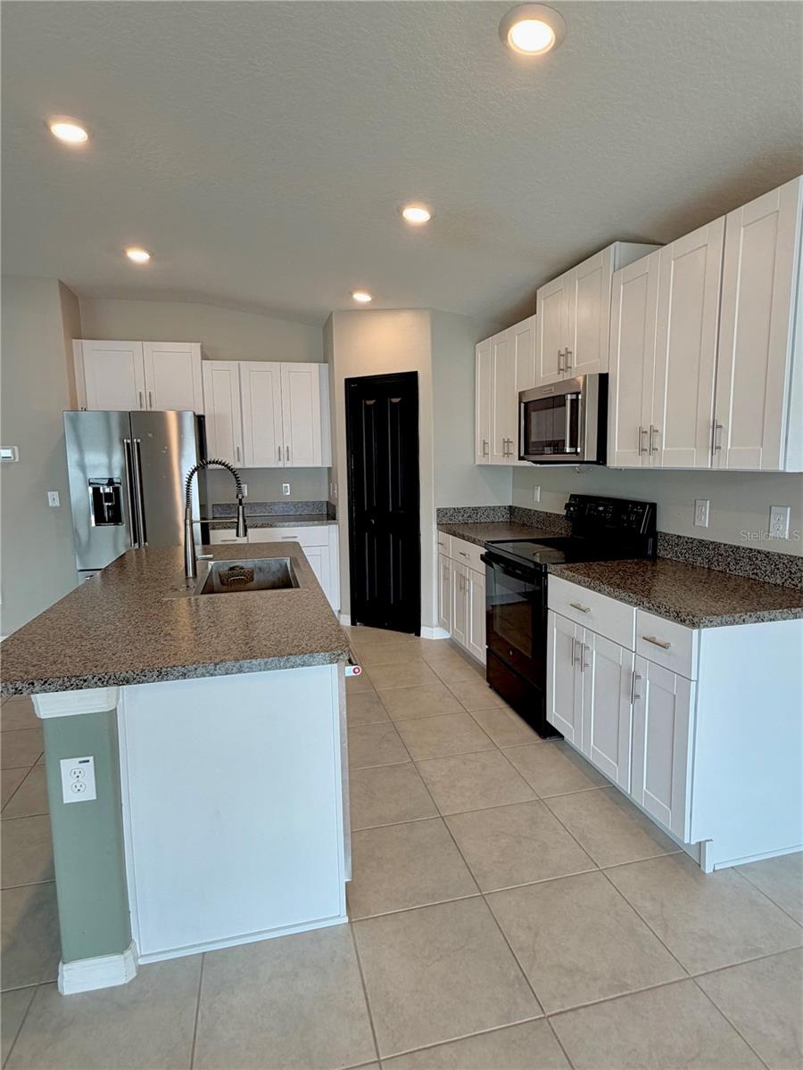 Image 11 of 29 For 11206 Kelly Green Avenue