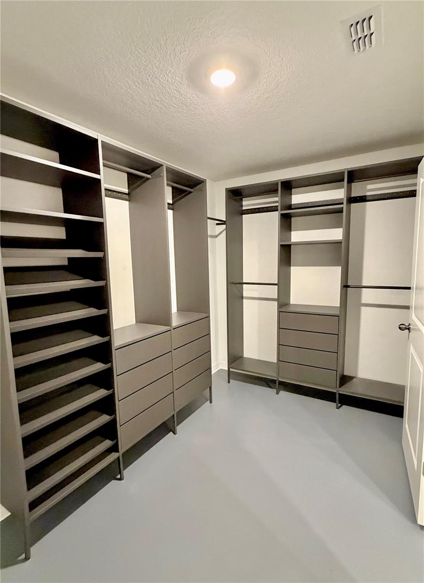 Image 15 of 29 For 11206 Kelly Green Avenue