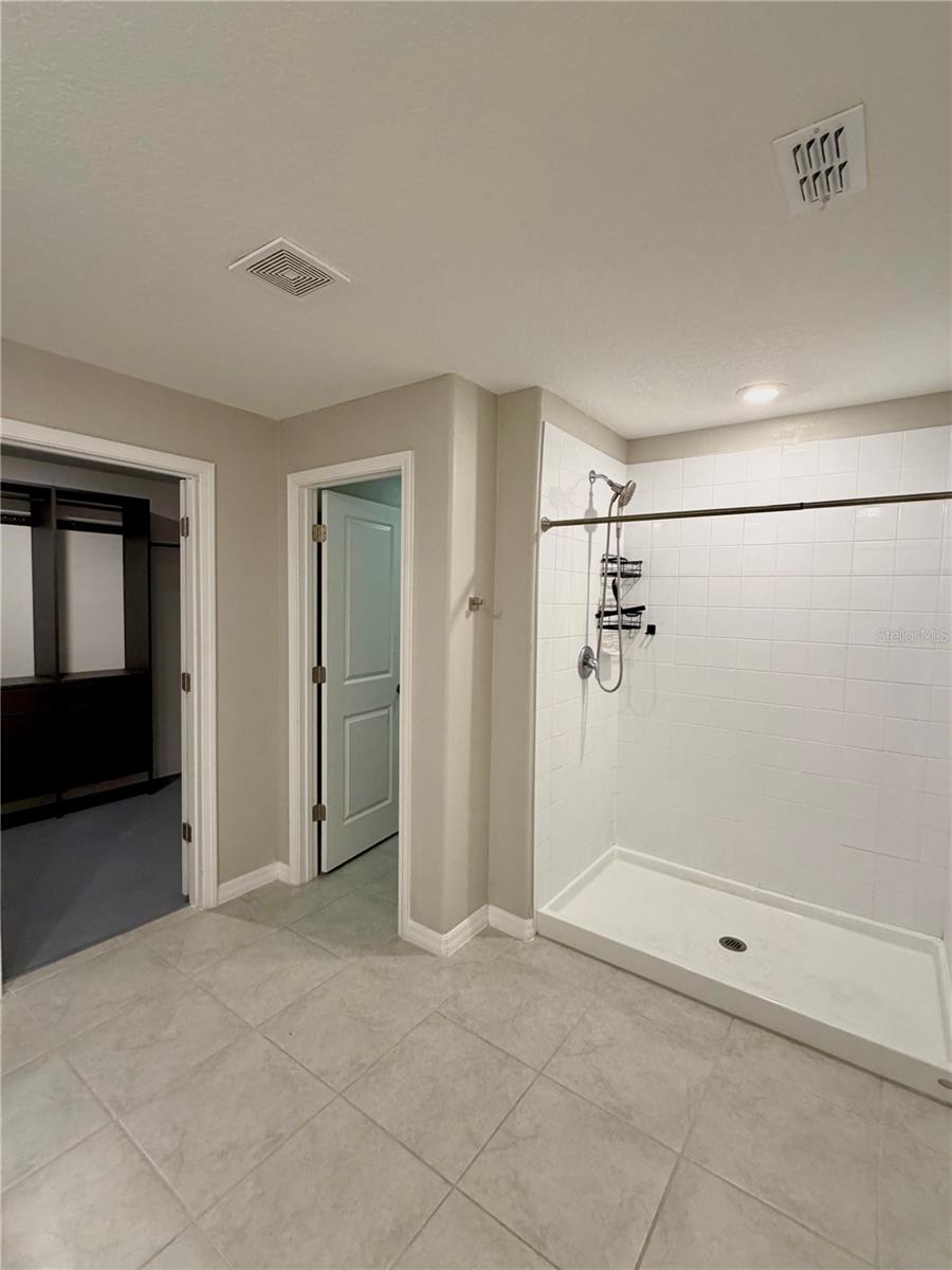 Image 17 of 29 For 11206 Kelly Green Avenue